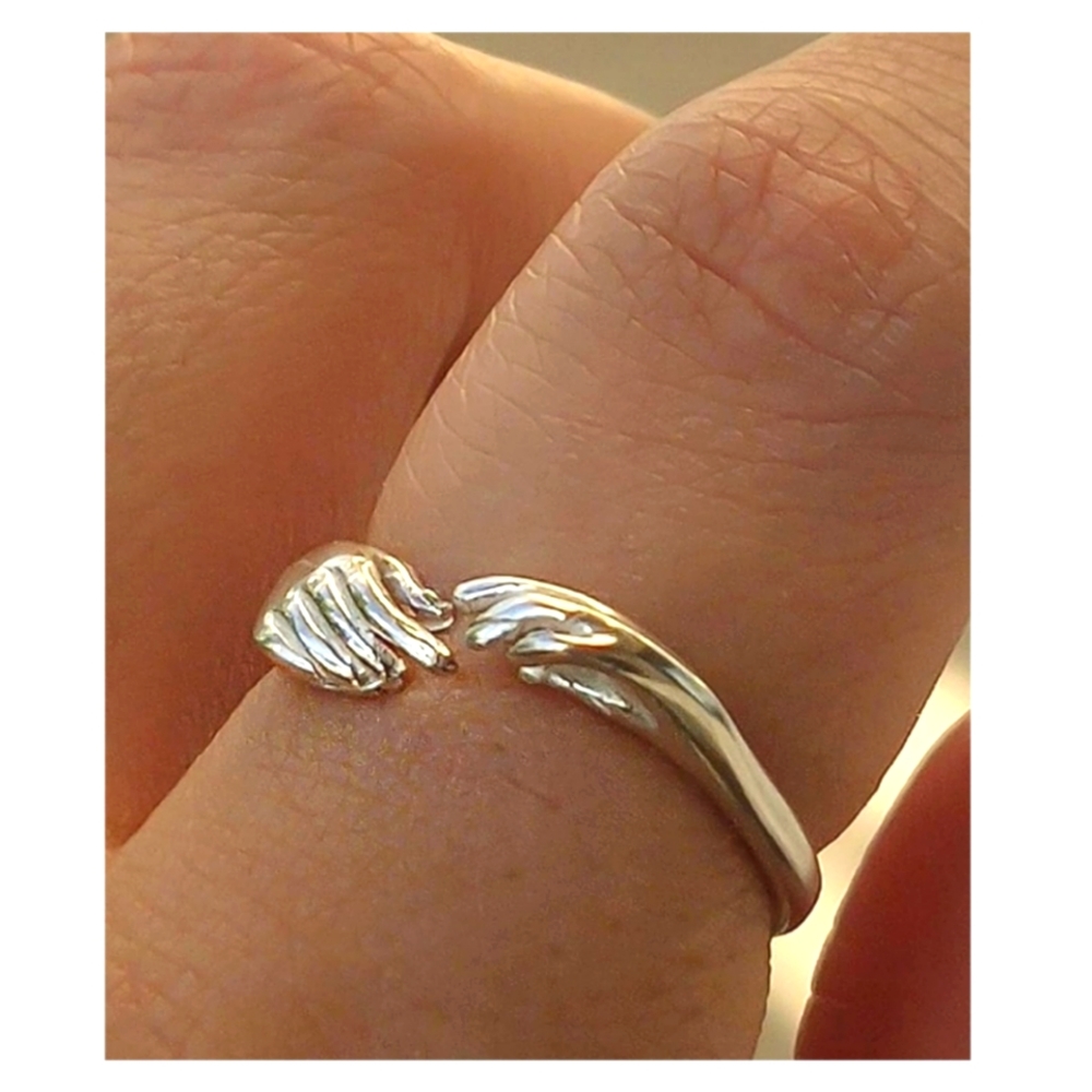 925 Silver Ring with Hands that Hug the  Finger